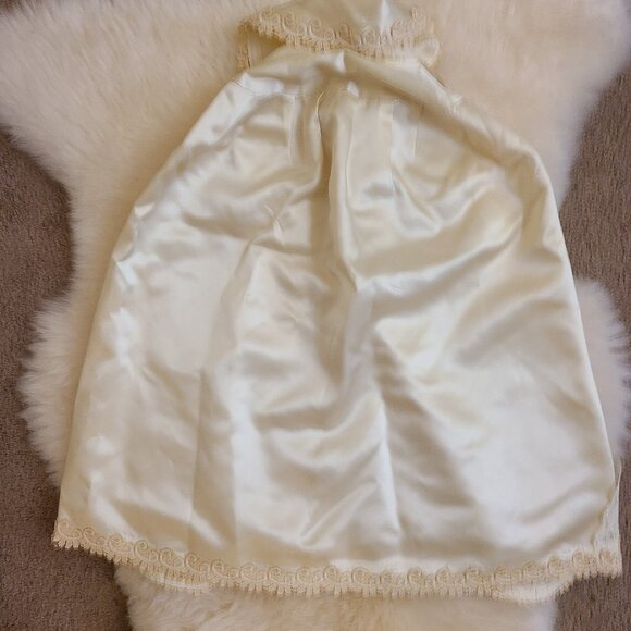 Vintage Satin & Lace Cream Cape - Picture 3 of 8